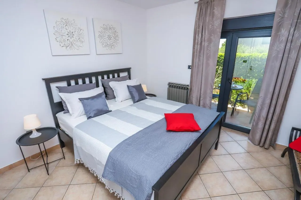 Apartments Villa Irena Porec 0*,